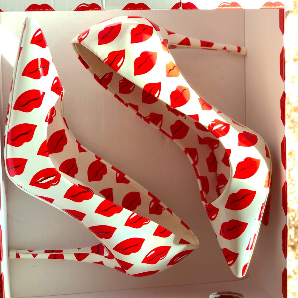 Also “Valentine collection” pumps and handbag
